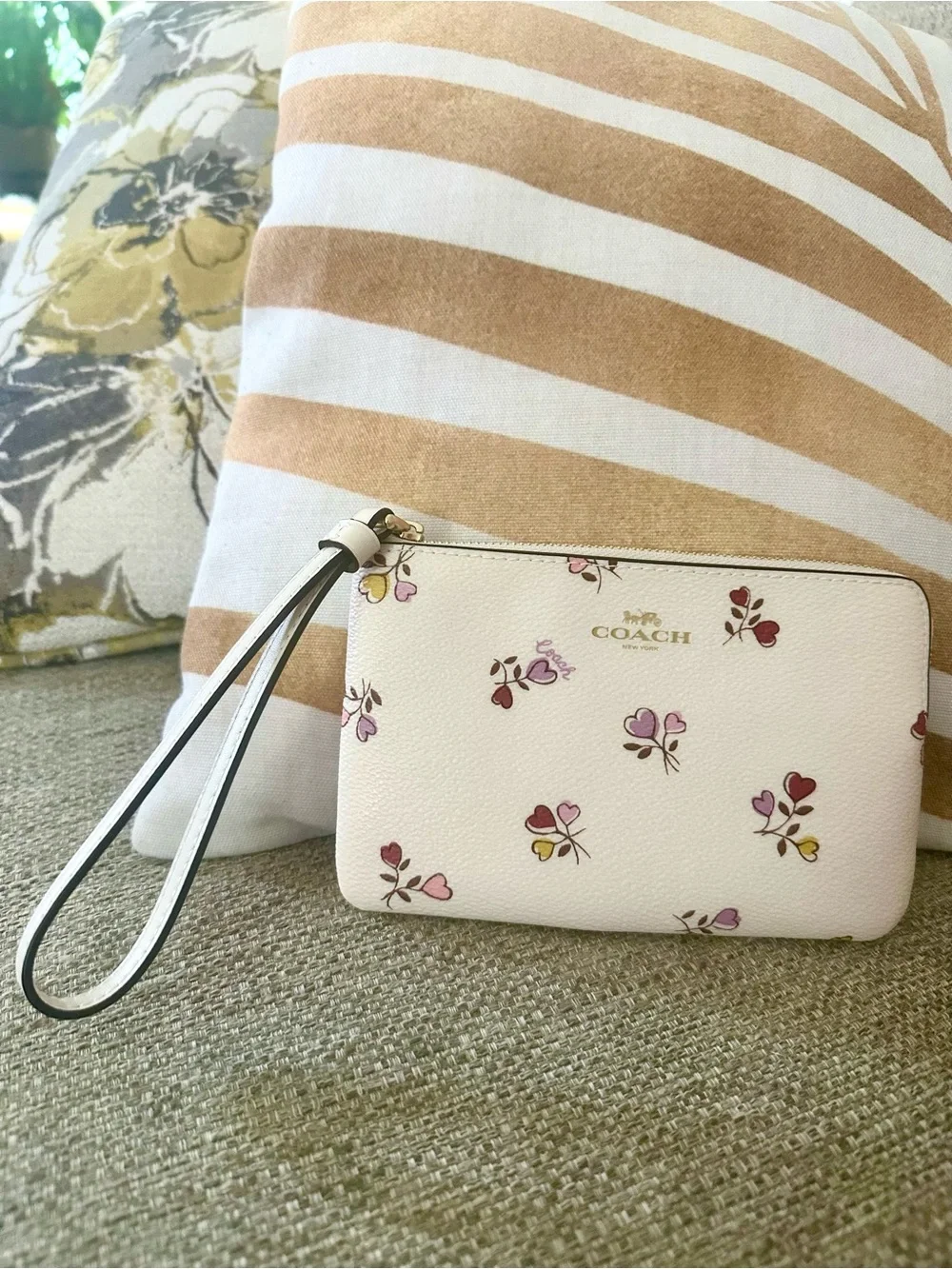 COACH Corner Zip Heart Print Chalk Leather Wristlet with Floral Accents NWT